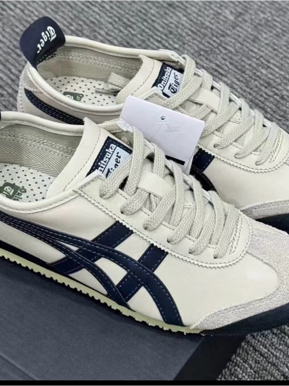 Onitsuka Tiger by Asics unisex Cream & Navy Mexico 66 Sneakers